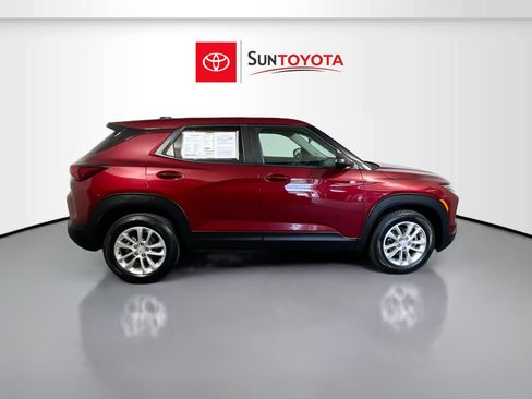 Used 2024 Chevrolet TrailBlazer LS w/ LS Convenience Package FWD image 2