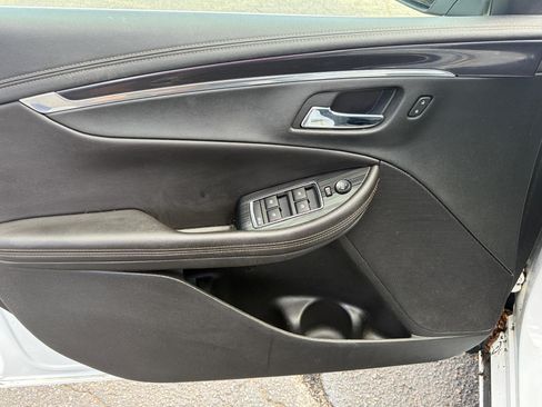 Used 2018 Chevrolet Impala LT FWD image 11