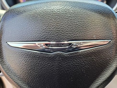 Used 2023 Chrysler Pacifica Touring-L FWD image 36