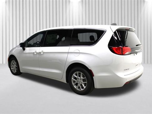 New 2026 Chrysler Voyager LX image 5