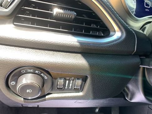 Used 2023 Chrysler Pacifica Limited w/ Uconnect Theater Family Group AWD/4WD image 11