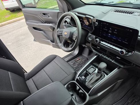Used 2025 Chevrolet Colorado W/T RWD image 21