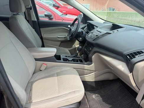 Used 2017 Ford Escape SE FWD image 4