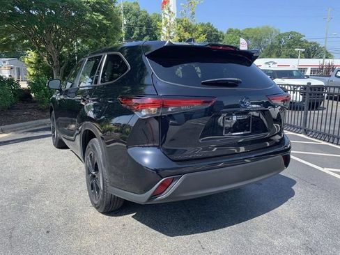 Certified 2024 Toyota Highlander LE FWD image 6