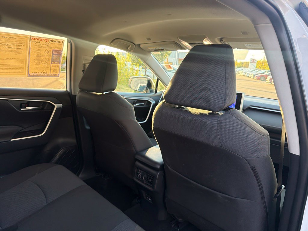 Used 2025 Toyota RAV4 XLE AWD/4WD image 16