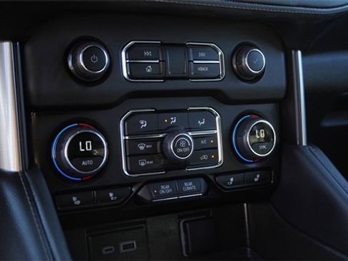 Used 2024 Chevrolet Suburban LT image 26
