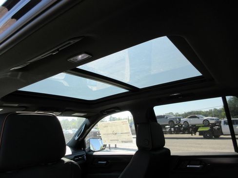 New 2026 GMC Yukon AT4 w/ AT4 Premium Package AWD/4WD image 12
