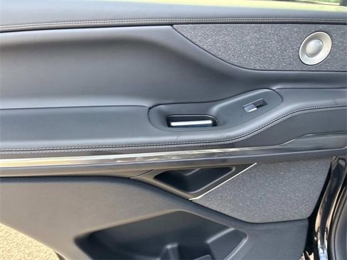 New 2025 Lincoln Navigator Reserve w/ Jet Appearance Package image 19