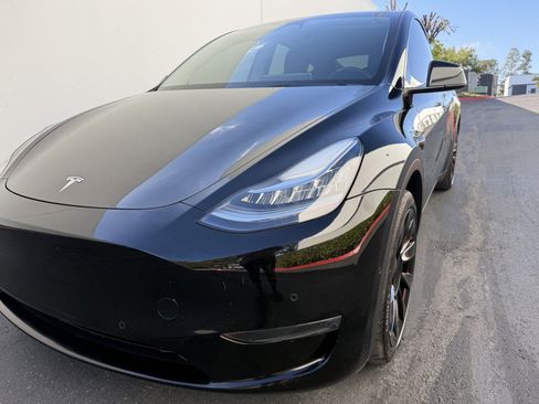 Used 2022 Tesla Model Y Long Range AWD/4WD image 5