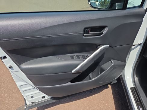 Used 2025 Toyota Corolla Cross AWD Hybrid w/ Moonroof Package image 14
