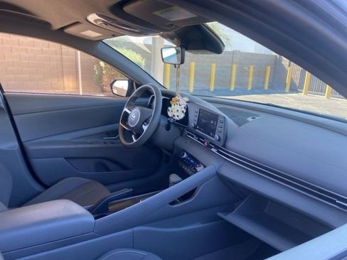 Used 2023 Hyundai Elantra SEL w/ Preferred Accessory Package image 5