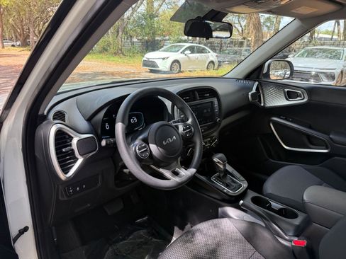 Used 2025 Kia Soul LX w/ LX Technology Package image 29