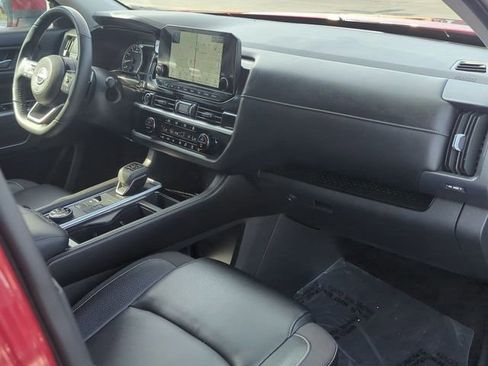 Used 2024 Nissan Pathfinder SL image 29