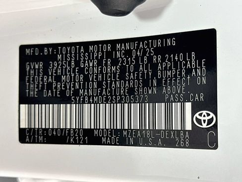 Used 2025 Toyota Corolla LE FWD image 31