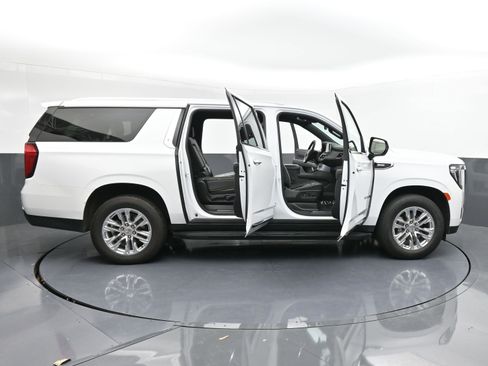 Used 2024 GMC Yukon XL SLT image 45