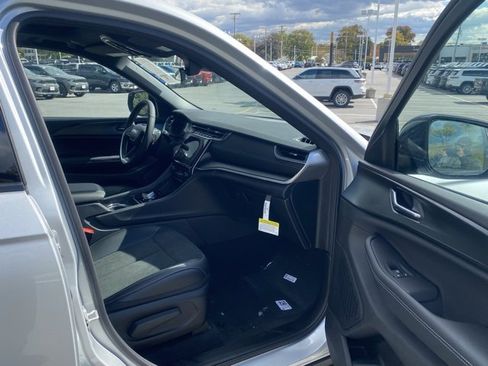 New 2025 Jeep Grand Cherokee Altitude w/ Trailer Tow Package image 26