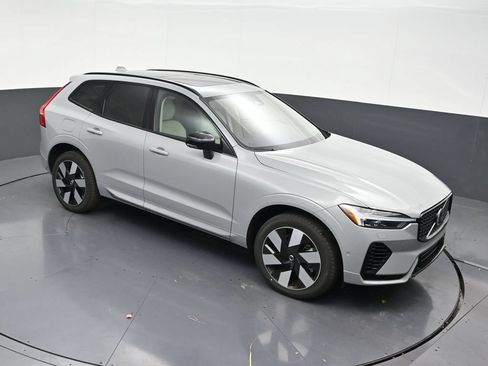 New 2025 Volvo XC60 T8 Plus w/ Protection Package Premier AWD/4WD image 19