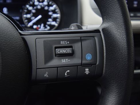 Used 2023 Nissan Rogue SV image 32