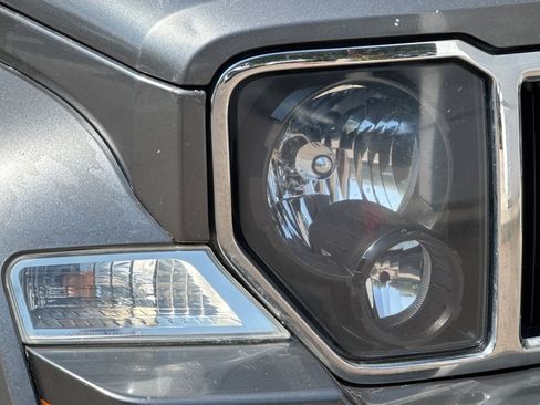 Used 2012 Jeep Liberty Limited Jet RWD image 11