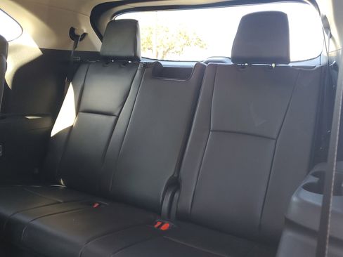 Used 2026 Toyota Highlander XLE image 12