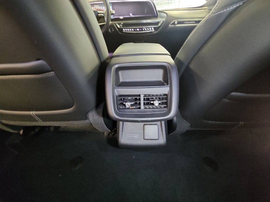 Certified 2024 Cadillac Lyriq Luxury AWD/4WD image 37