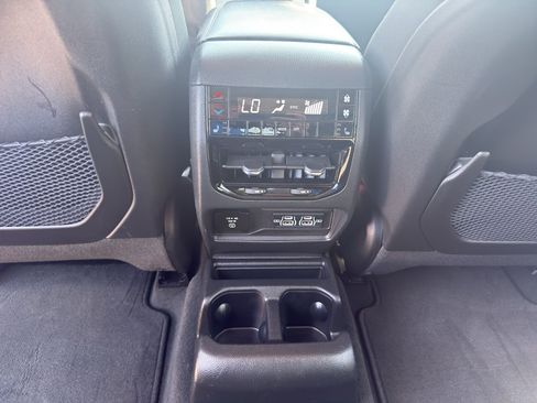 Used 2023 Jeep Grand Cherokee L Limited AWD/4WD image 31