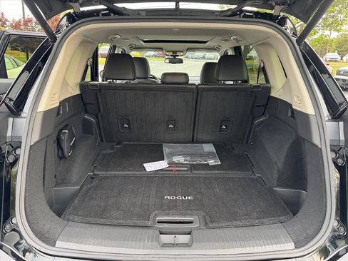 Certified 2025 Nissan Rogue Platinum w/ Platinum Premium Package FWD image 10