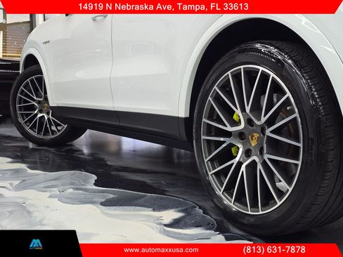 Used 2021 Porsche Cayenne E-Hybrid AWD/4WD image 4