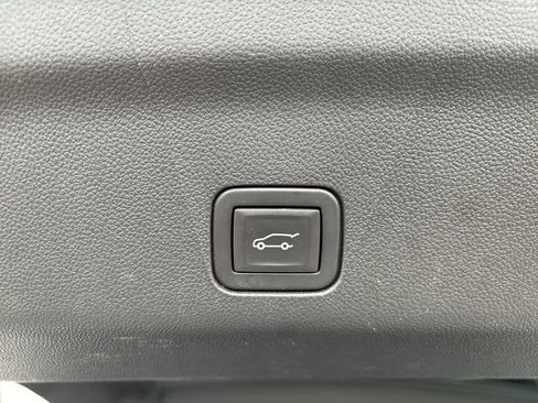 Used 2024 Chevrolet Tahoe LT image 9