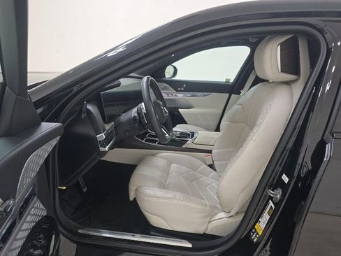 Used 2023 BMW 760i xDrive AWD/4WD image 5
