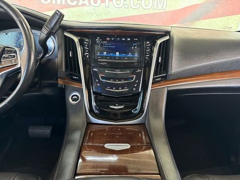 Used 2020 Cadillac Escalade ESV Luxury RWD image 14