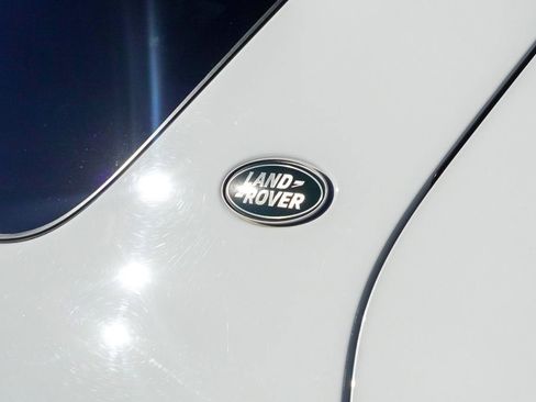 Used 2023 Land Rover Discovery Sport SE image 7