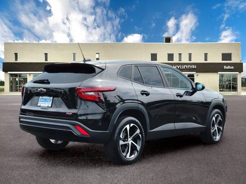 Used 2024 Chevrolet Trax RS FWD image 3