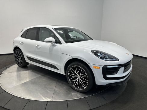 Certified 2023 Porsche Macan AWD/4WD image 9