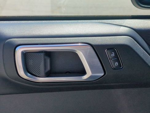 Used 2025 Ford Bronco Outer Banks AWD/4WD image 13