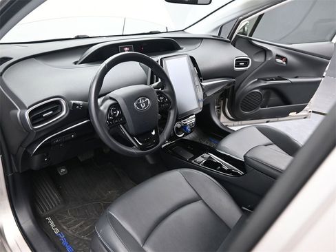Used 2020 Toyota Prius Prime XLE image 17