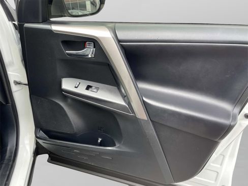 Used 2018 Toyota RAV4 XLE image 26