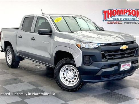 Used 2025 Chevrolet Colorado W/T AWD/4WD image 1