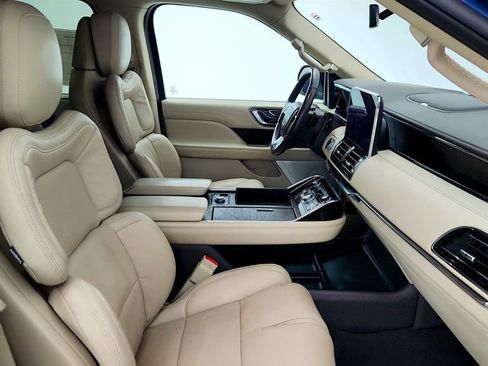 Used 2020 Lincoln Navigator Reserve w/ Luxury Package RWD image 26