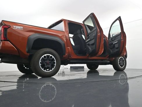 Used 2025 Toyota Tacoma TRD Off-Road AWD/4WD image 46