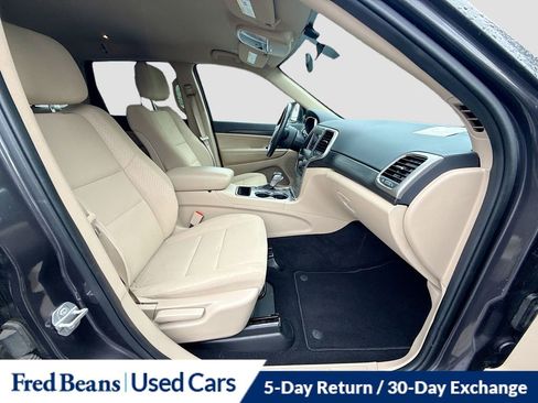 Used 2021 Jeep Grand Cherokee Laredo AWD/4WD image 37