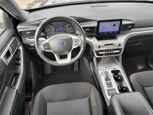 Used 2023 Ford Explorer XLT image 12