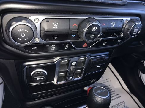 Used 2022 Jeep Gladiator Sport image 19