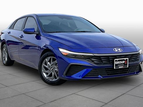 Certified 2024 Hyundai Elantra SEL FWD image 3
