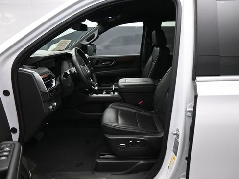 Used 2025 GMC Yukon Denali AWD/4WD image 9