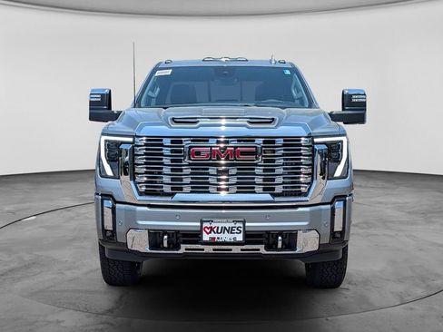 New 2026 GMC Sierra 3500 Denali w/ Denali Reserve Package AWD/4WD image 2
