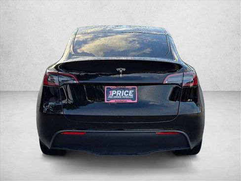 Used 2024 Tesla Model Y 2WD image 7