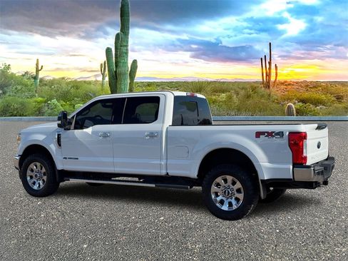 Used 2017 Ford F250 Lariat w/ Chrome Package image 7