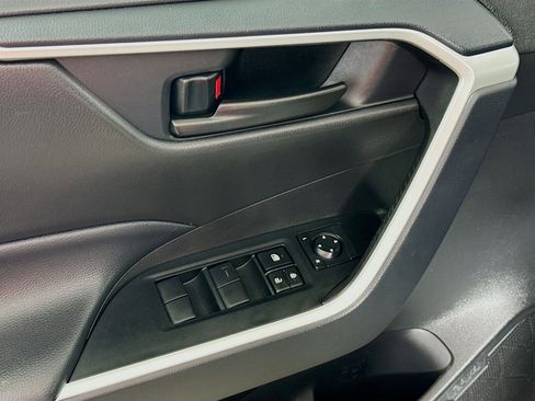 Certified 2025 Toyota RAV4 LE AWD/4WD image 18