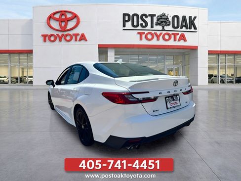 Used 2025 Toyota Camry SE FWD image 5